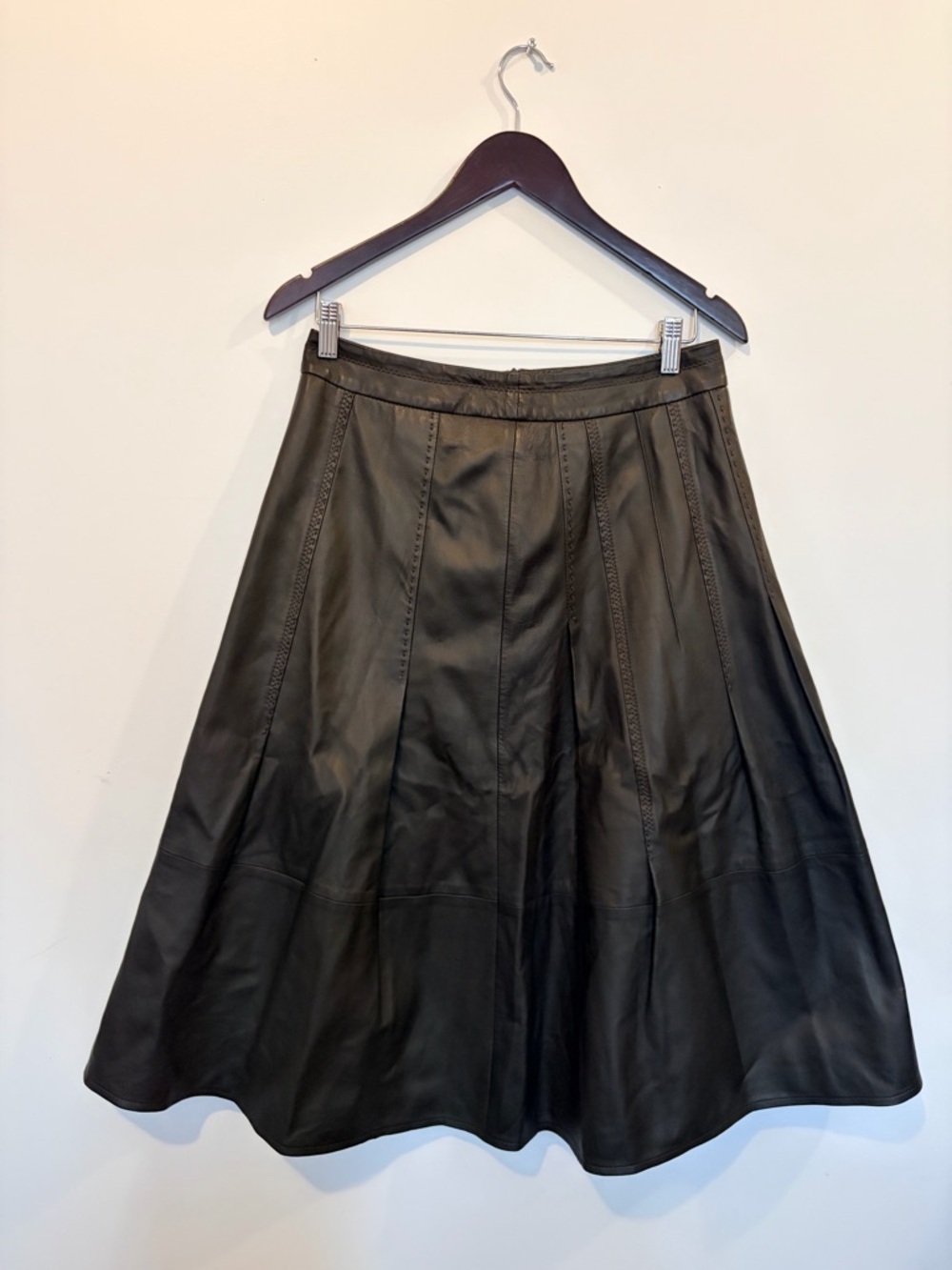 TUZZI Nappa Lamb Leather Soft Black Leather A-Line Midi Skirt w Stitching Detail